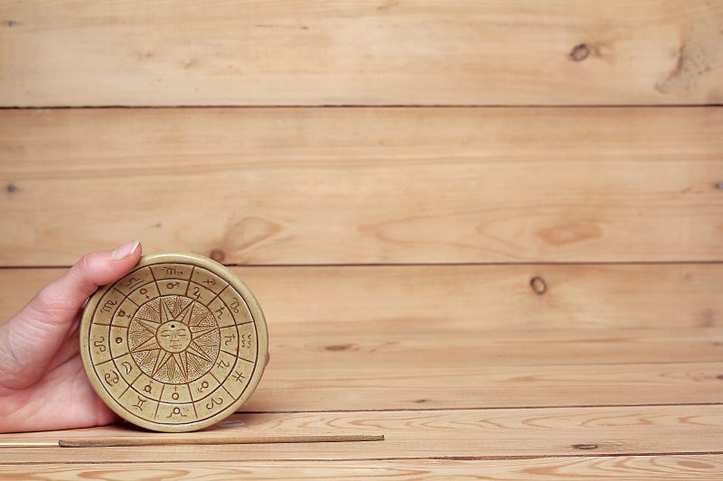 Zodiákus füstölőtartó